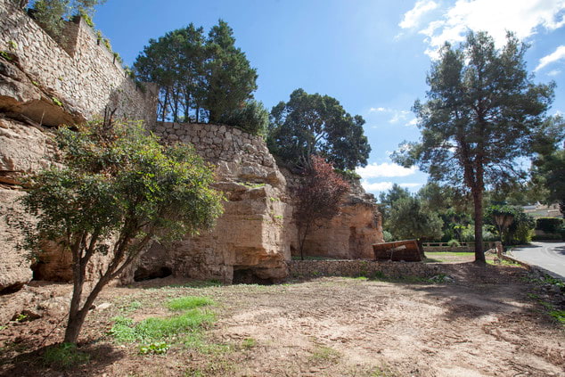 Vistas de la parcela en piedra en Santa Bárbara, Rocafort